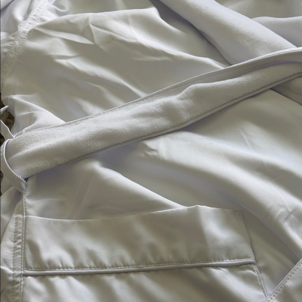 White Shawl Collar Robe - Picture 6 of 6